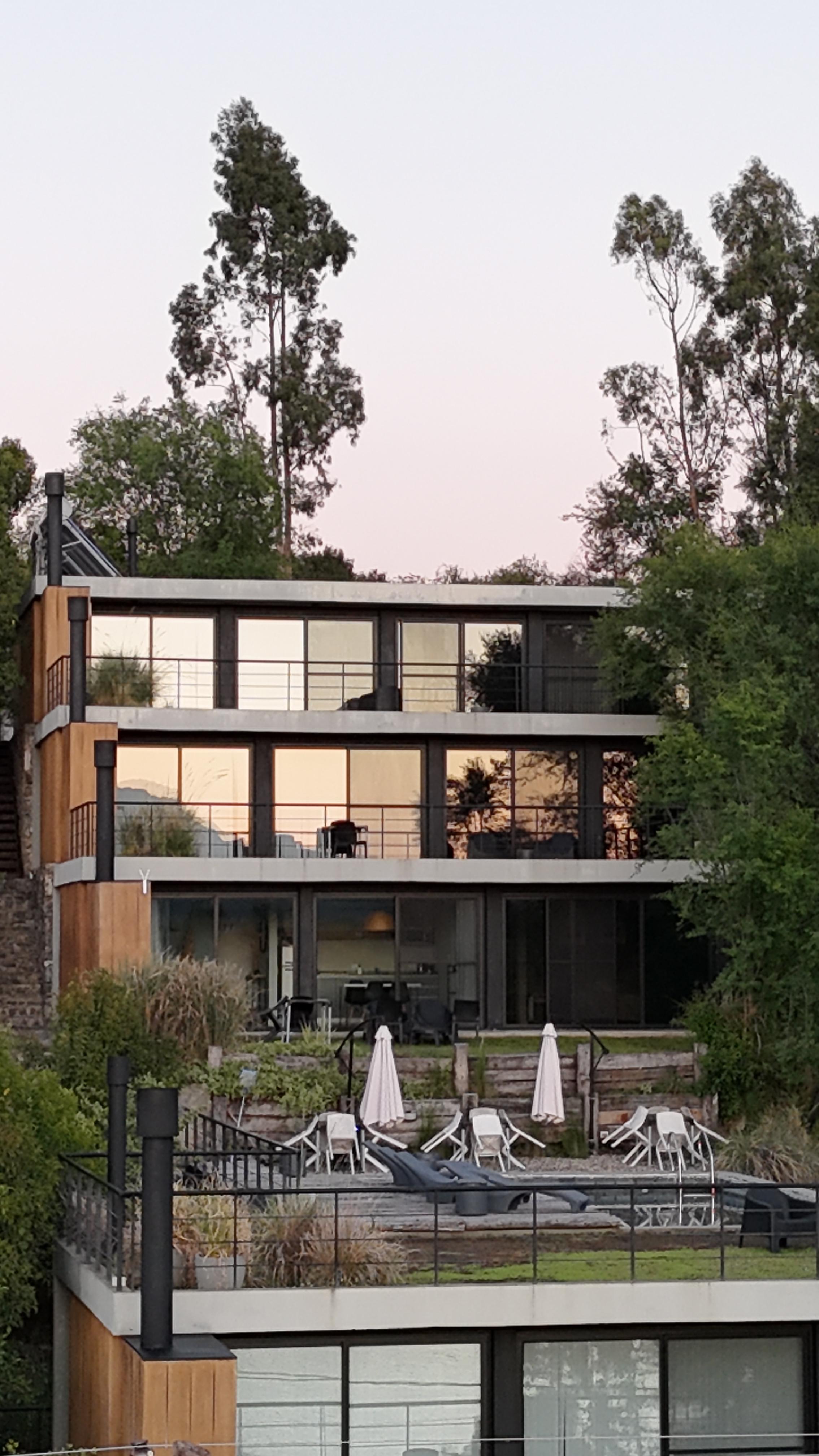 Exterior de una casa aterrazada en Lunalba